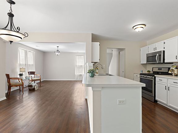 3rd image of 1071 Symphony Dr