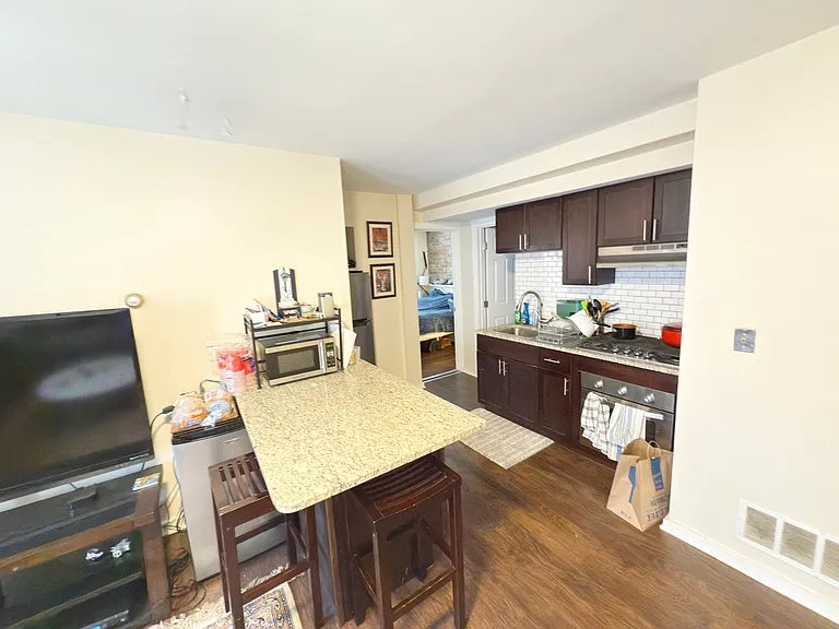 1501 W Fullerton Ave #3R — Photo 2
