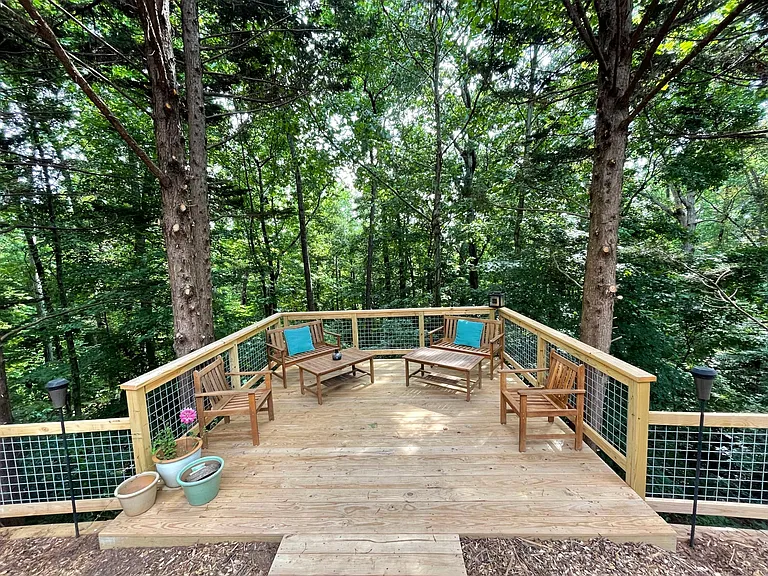 3330 Northcliff Dr — Photo 1