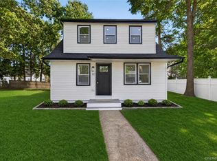 10 Harrison Dr, Shirley, NY 11967