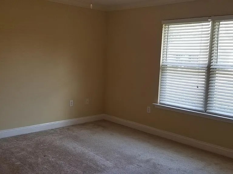 9718 Estate Dr — Photo 16