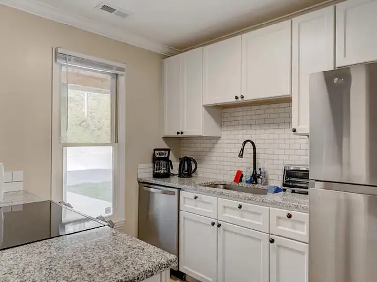 2225 Summit St #3 — Photo 3