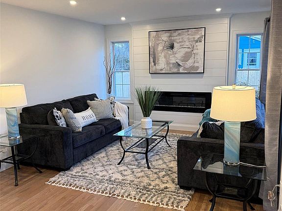 5th image of 661 College Road