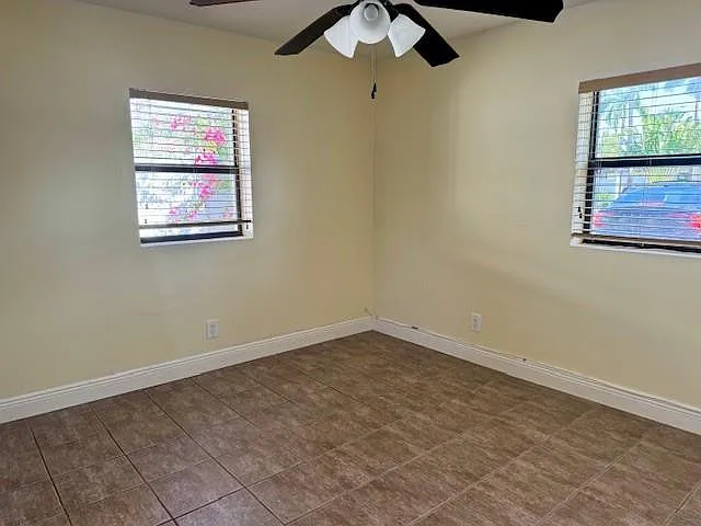 2624 NE 8th Ct — Photo 16
