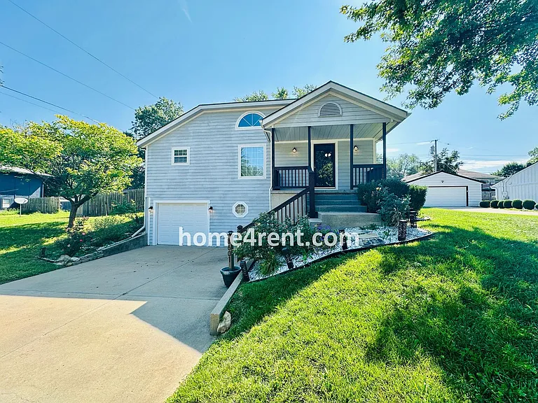 8601 England St — Photo 2