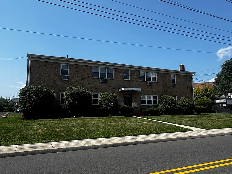 317 E Grand Ave #2 — Photo 13