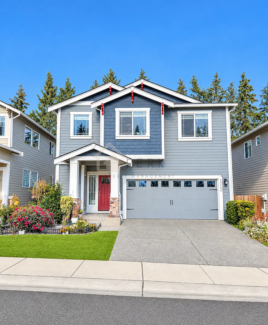 Renton 4-Bedroom Home with Guest Room, EV Charging & Fenced Yard — Photo 1