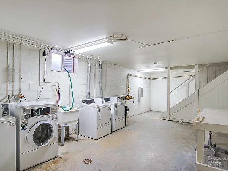 Camelot Apartments — Photo 9