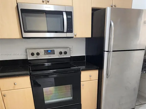 902 NE 209th St #203-40, Miami, FL 33179