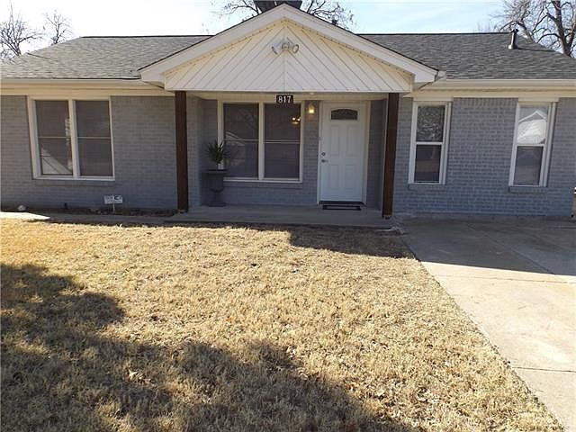 1st image of 817 Walter Dr