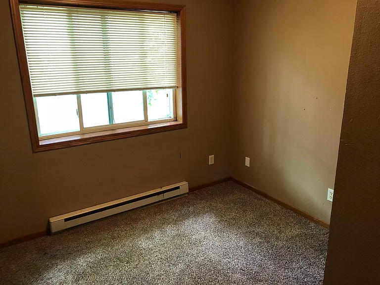 1323 Oliver Ave N — Photo 5