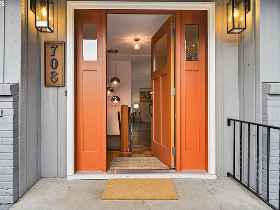 3rd image of 708 Manzanita Way