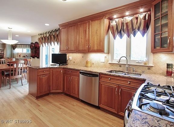 4th image of 3450 River Falls Dr