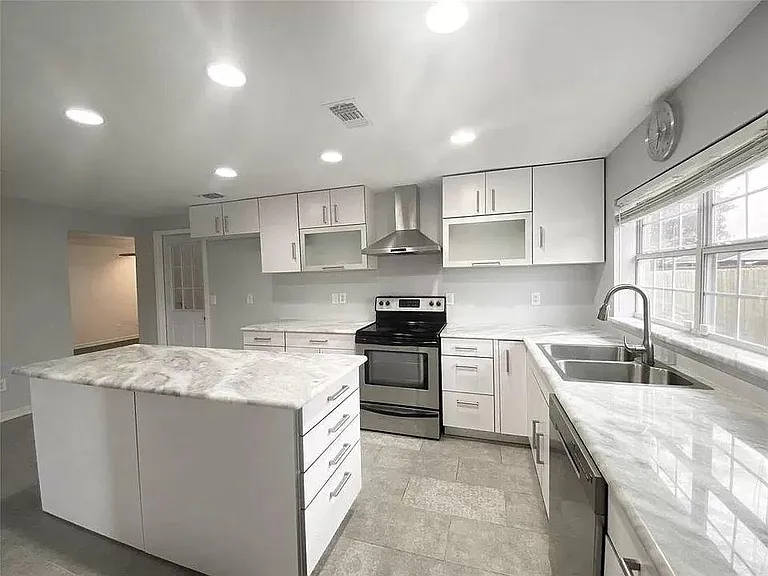 1316 Dunbarton Dr — Photo 7