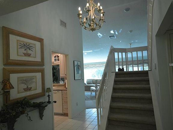 4th image of 210 Woodridge Cir