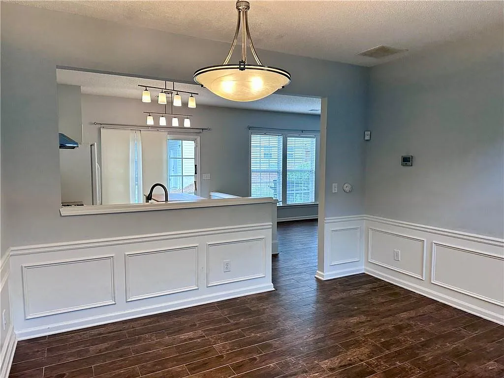 3 bed, 2.5 bath, 1616 sqft, $2,600 — Photo 4
