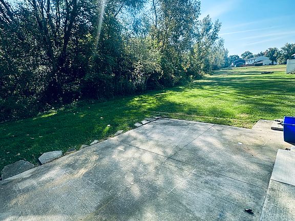 3rd image of 18 Teakwood Ln #18