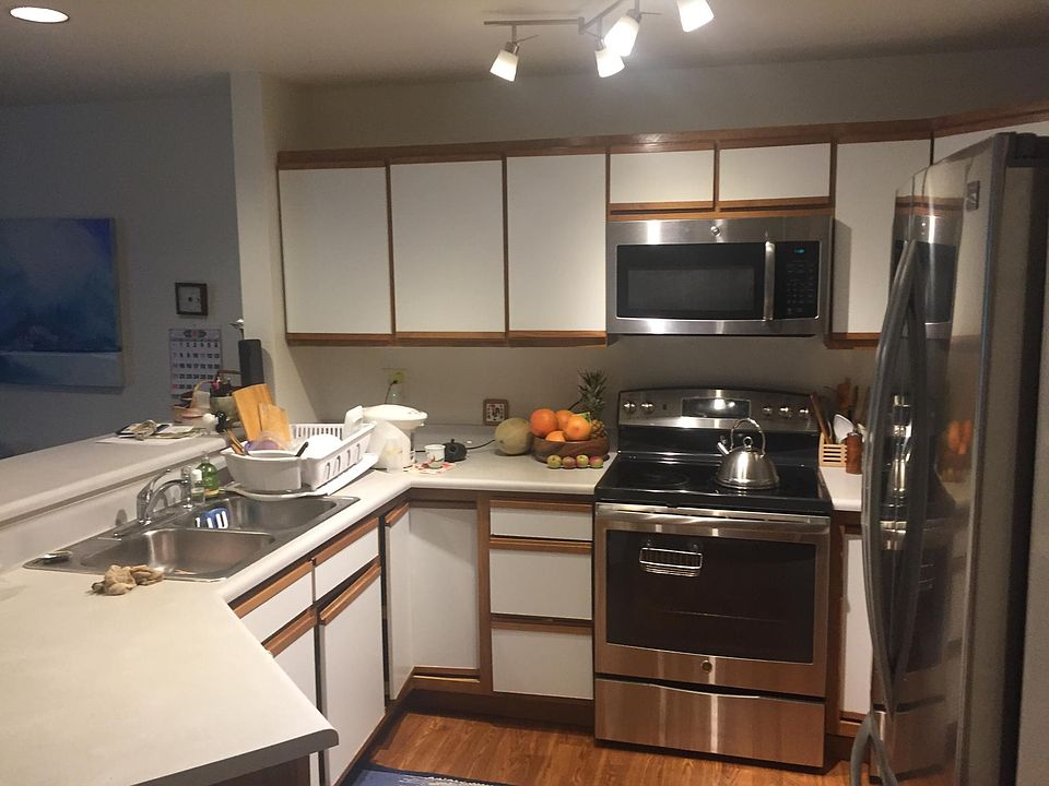 Kitchen with SS appliances big bathrooom