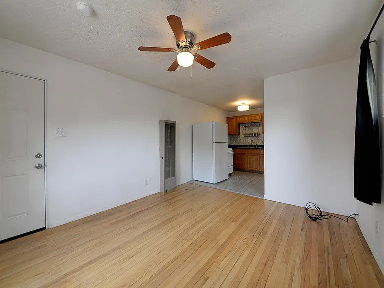 306 Stanford Dr SE #B — Photo 3