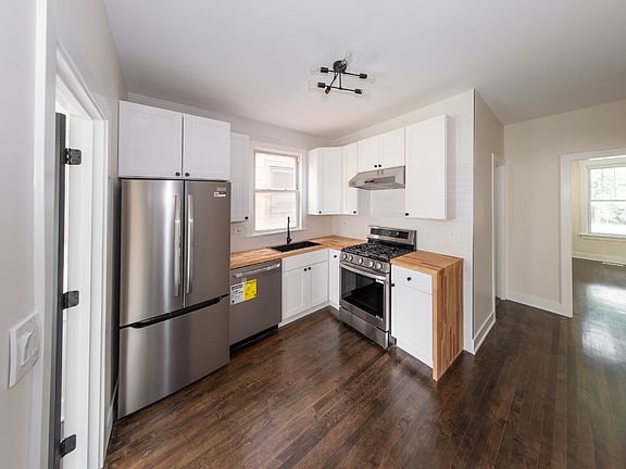 4th image of 3233 W Berteau Ave