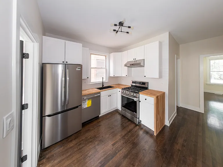 3233 W Berteau Ave — Photo 4