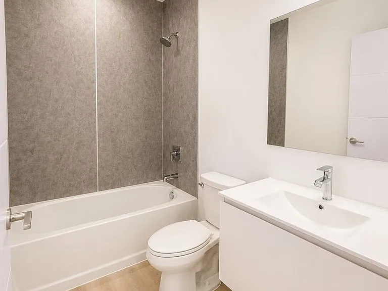 552 NW 7th St #6 — Photo 17