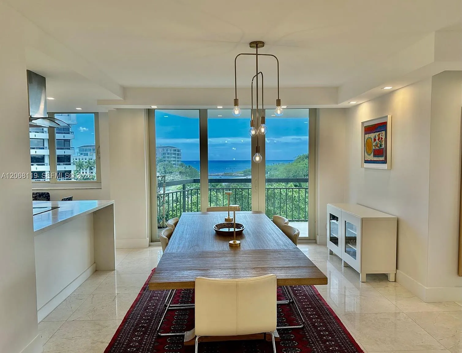 Carlton Condo — Photo 4