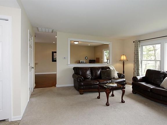 4th image of 1065 Millbrook Dr