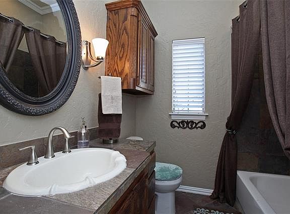 5th image of 7515 Acorn Ln