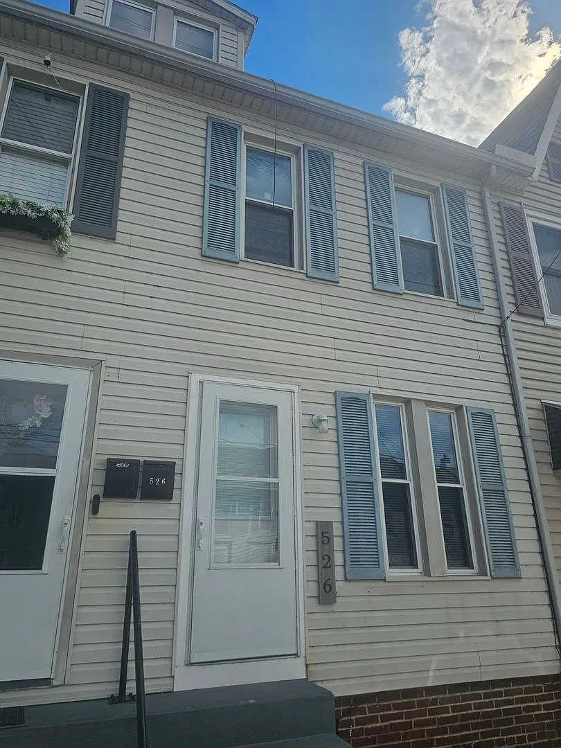 Available For Showing Now 3br/1ba. — Photo 1