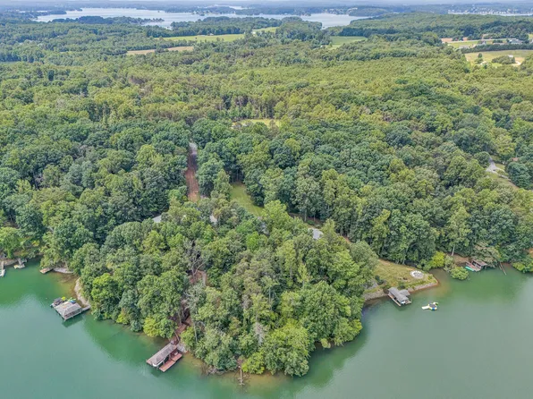 46 Pinnacle Ln, Huddleston, VA 24104