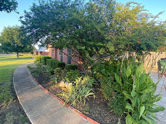 4th image of 222 Country View Ln