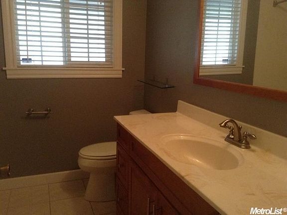 3rd image of 720 Highmoor Ave