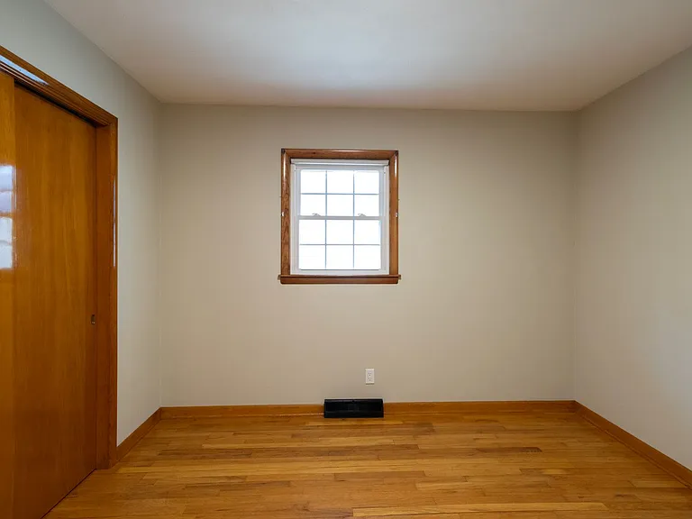 1008 Lakeshore Dr — Photo 8