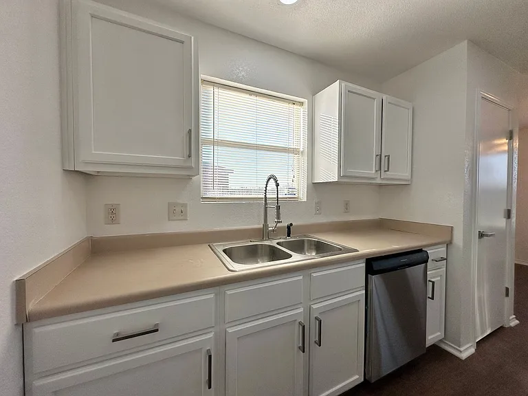 3102 Viewcrest Dr — Photo 14