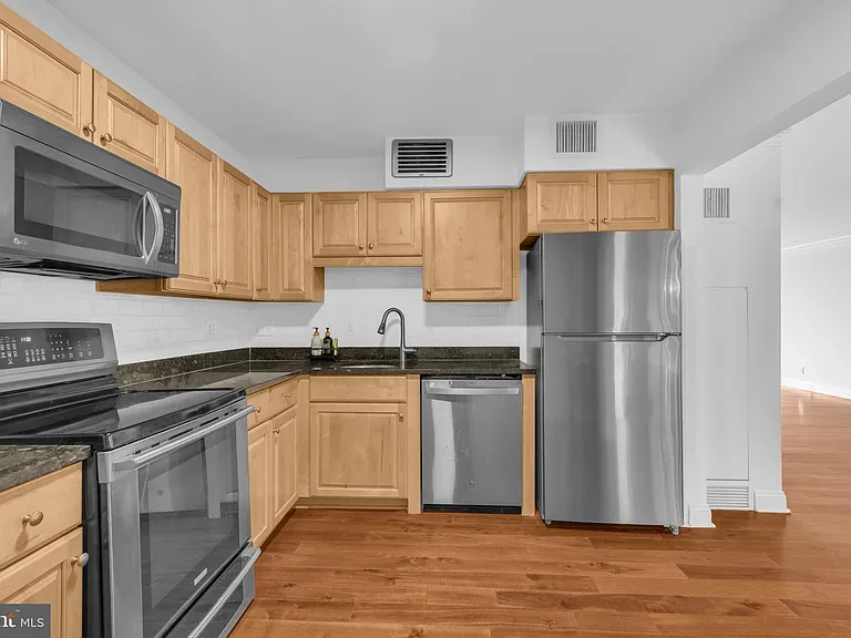 1800 Old Meadow Rd #1014 — Photo 16