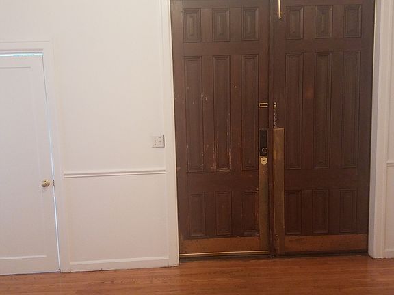 3rd image of 2078 NW Everett St #2050