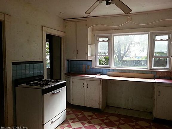 2nd image of 182 Willetts Ave