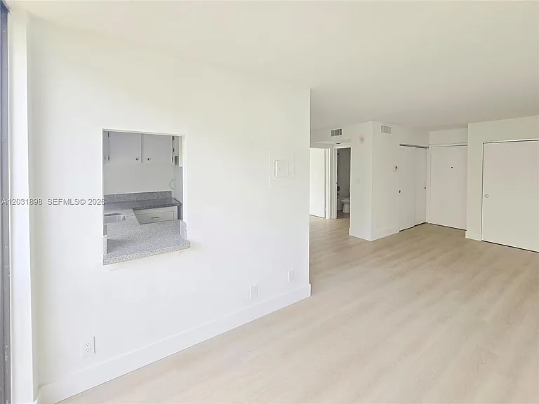 16919 N Bay Rd #517 — Photo 19