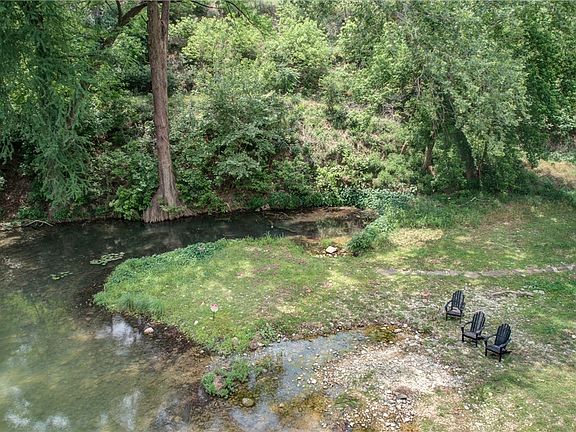 2nd image of 945 Gruene Place Dr