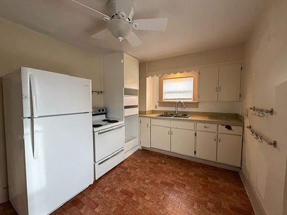 4th image of 22 1/2 Willis Ave #22-1/2