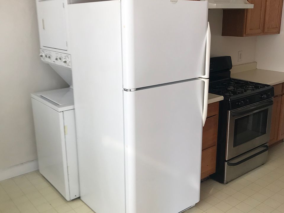 1st image of 654 N La Jolla Ave #1