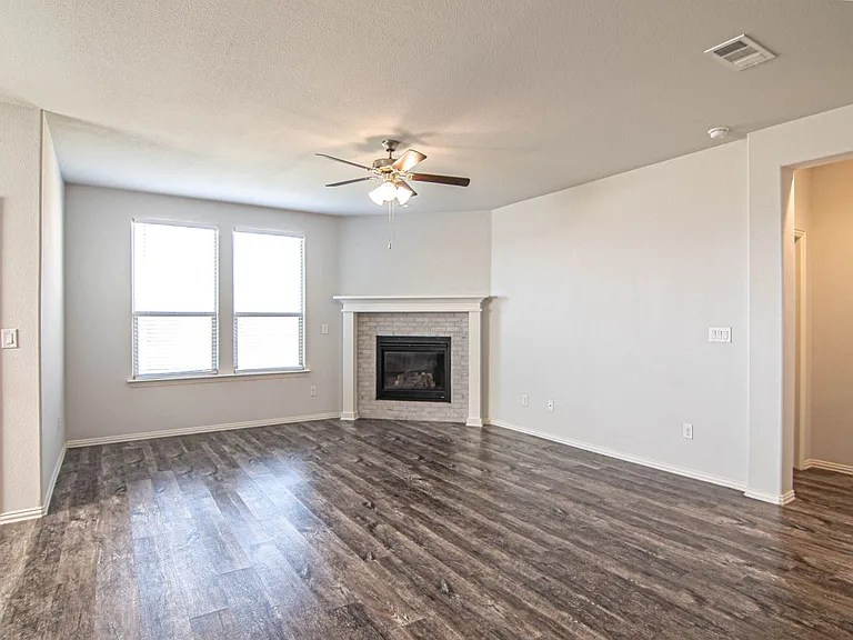 1219 Santa Clara Dr — Photo 2