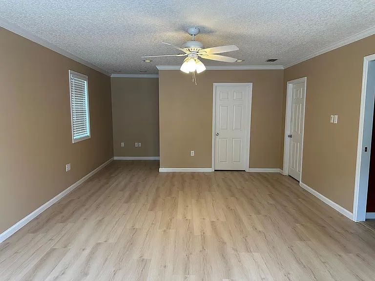 2208 White Oak Dr — Photo 5