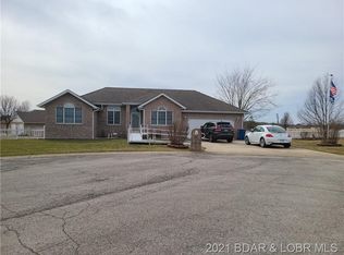 738 J Robert Cir, Lebanon, MO 65536