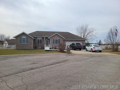 738 J Robert Cir, Lebanon, MO, 65536