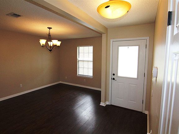 3rd image of 557 Tarkiln Oak Cir