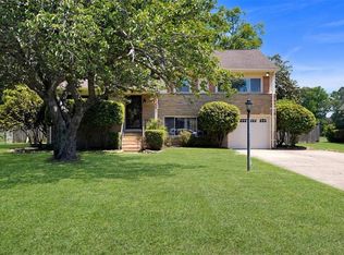 244 E McGinnis Cir, Norfolk, VA 23502