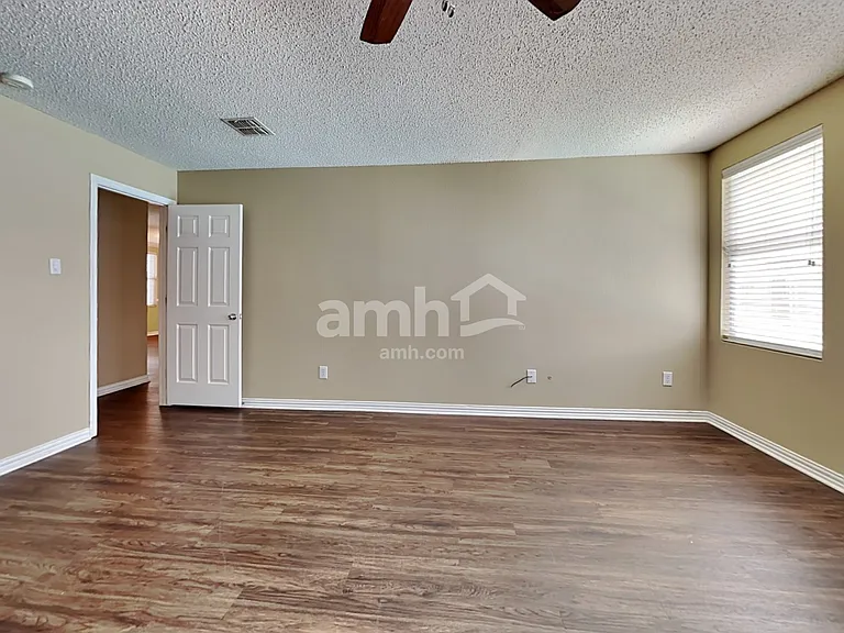 1404 Sunflower Ct — Photo 10