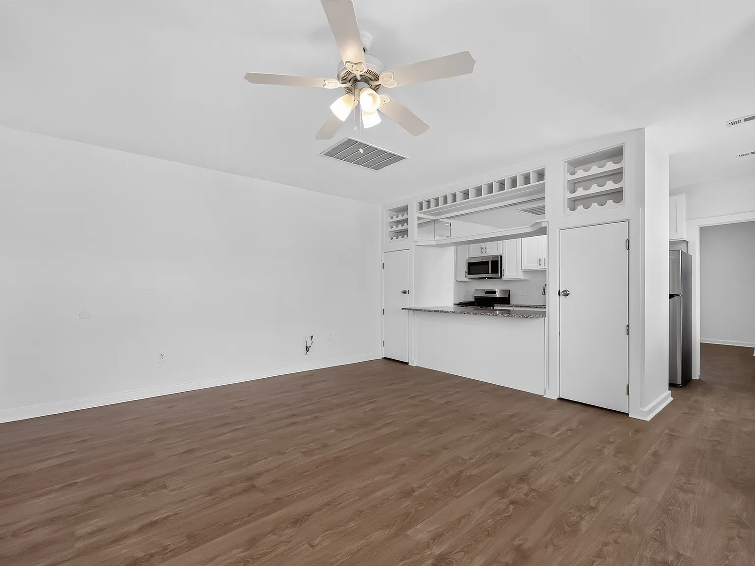 2 bed, 800 sqft, $1,350 — Photo 2
